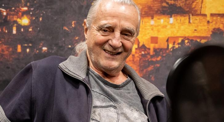 Tátrai Tibor 70 fölött sem lassít a tempón, erre készül most a legendás gitáros