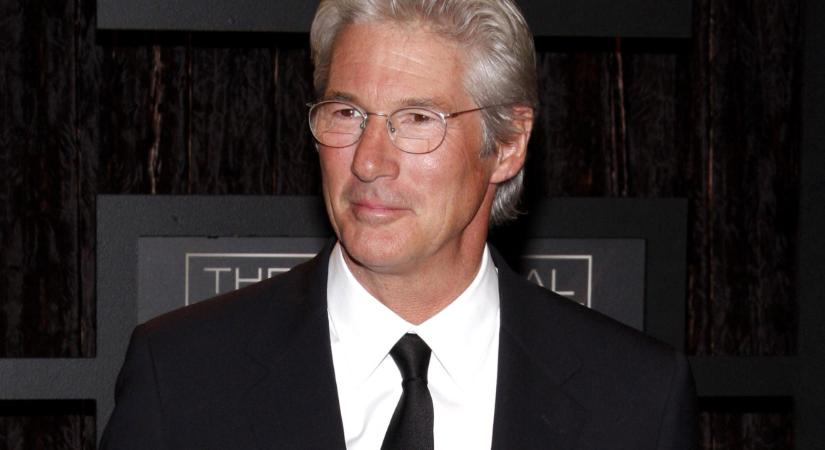 Richard Gere-t megütötte az izompacsirta színész, a szívtipró szabályosan kirepült a lakókocsiból