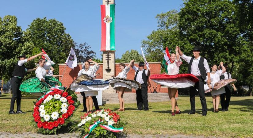 A határ legyen csak egy vonal - A nemzeti összetartozás ünnepe Győrben - Képgaléria