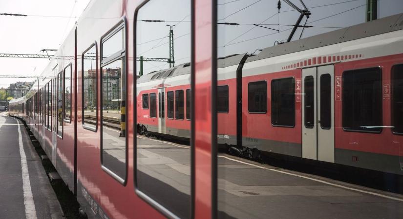 Embert gázolt a celldömölki vonat, pótlóbuszok járnak a vonalon