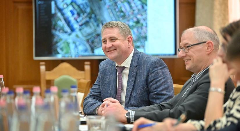 Az intermodális csomópontról és a Bitskey uszodáról egyeztetett Vágner Ákos