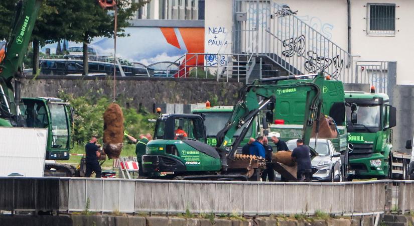 Ki kellett üríteni Köln belvárosát három bomba miatt