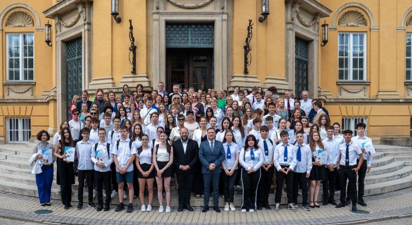 Debrecen legtehetségesebb diákjait díjazták