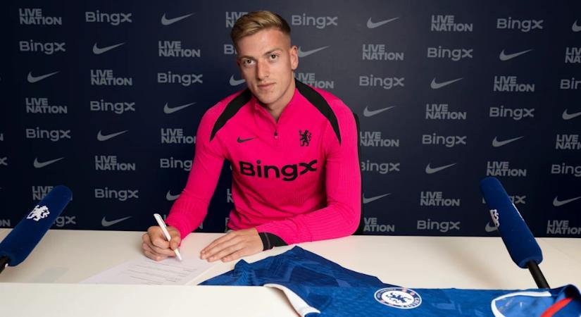 Fiatal, de a PL-ben már bizonyított csatárt szerződtetett a Chelsea