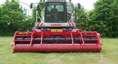 Fix kivitelű és hidraulikusan csukható BMV rendfelszedő adapterek