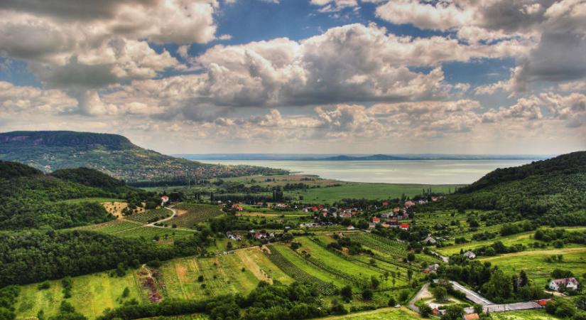 Most érdemes lehet régi balatoni villát venni