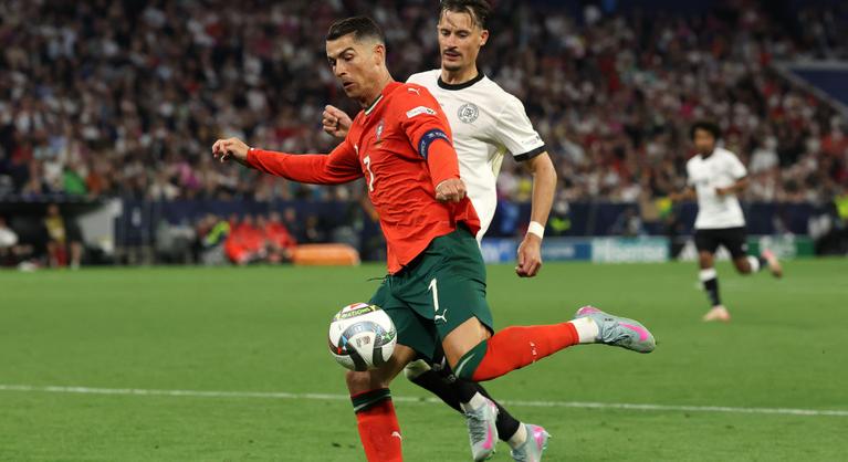Felvételek tucatjai bizonyítják, hogy Cristiano Ronaldo lesgóljával verte meg Portugália Németországot