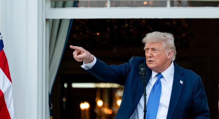 Donald Trump nem kegyelmez, tizenkét ország állampolgárait tiltotta ki az Egyesült Államokból