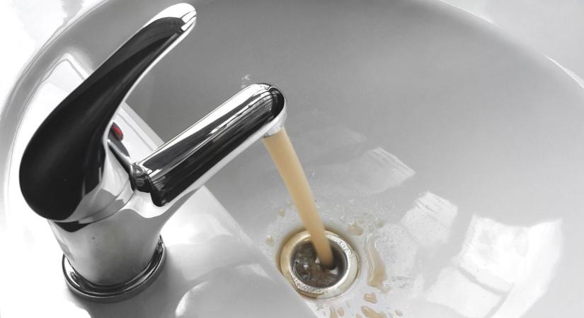 Büdös, koszos a csapvíz – záporoztak a bejelentések, a szolgáltató reagált