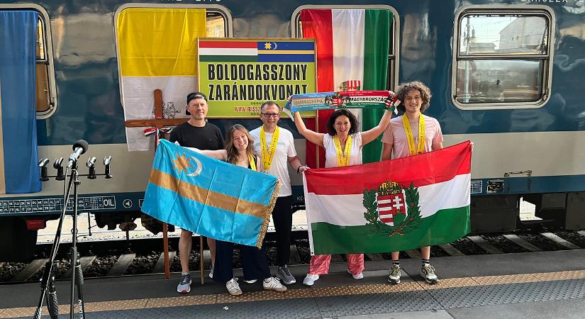 Elindult Erdélybe a Boldogasszony Zarándokvonat (Képgaléria!)