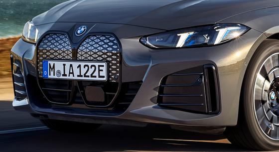 Tovább gurulnak egy töltéssel a legújabb elektromos BMW-k