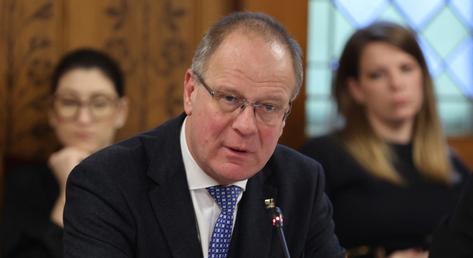 Navracsics Tibor: Nem tudom elképzelni, hogy Ferrarit, vagy vadászkastélyt vegyek