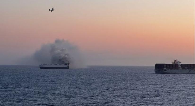 Háromezer autó kapott lángra egy teherhajó fedélzetén Alaszka közelében