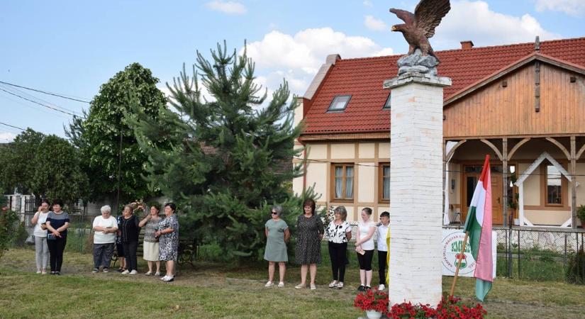 Megemlékezés Nagybégányban - Koszorúzás a Nemzeti Összetartozás Emlékparkban