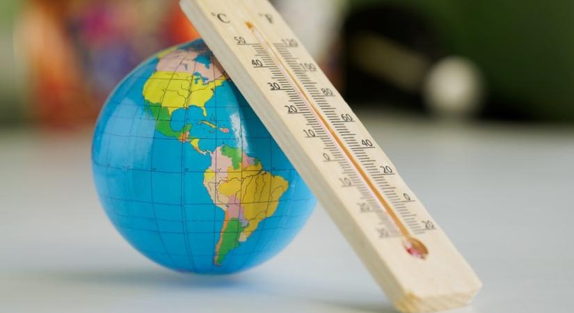 Még két hét van hátra a tanévből, de már most közel 29 fok van a tantermekben