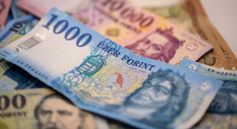 Talán jó napra ébredt a forint csütörtök reggel: kulcsfontosságú szinten táncol az árfolyam