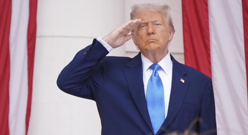 Tucatnyi ország állampolgárainak beutazását tiltotta meg Trump