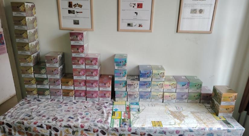 500 darab illegális cigarettát akart postán feladni a férfi, majd futva elmenekült onnan