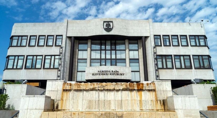 Szlovákia már nem ünnepli a bársonyos forradalmat, eurómilliók a jutalom