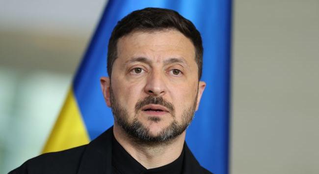 Zelenszkij: Putyin a fenyegetéseivel a középső ujját mutatja az egész világnak