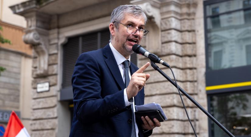 Hadházy szerint Navracsics az egyik leggerinctelenebb fideszes, akinél kevés károsabb ember van a magyar politikában