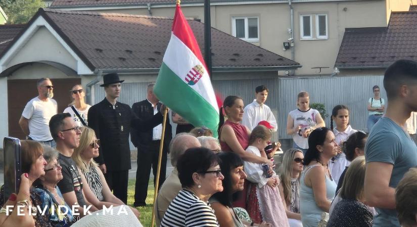 Isten áldja a magyart, bárhol él!