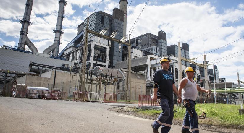 Tovább ég a pénzünk a Mátrában, tavaly további 23 milliárd forint füstöltek el a leharcolt szénerőműben