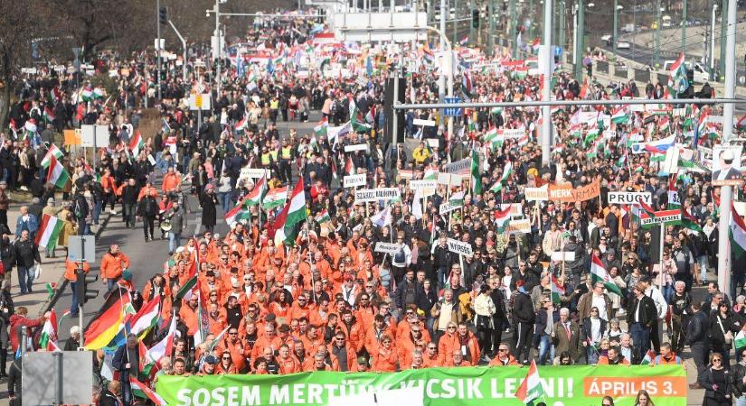 Kiderült, mennyi pénzt kapott a békemenetes CÖF
