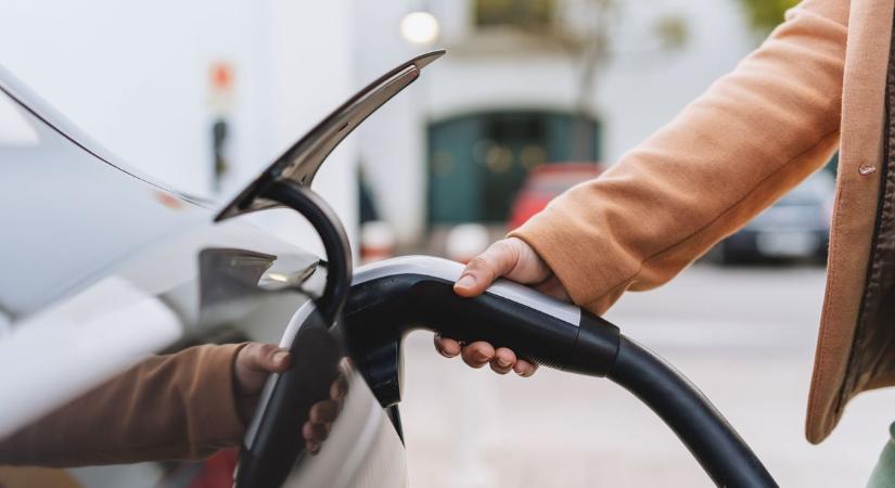 Használtautók: a benzin és a dízel még mindig menőbb, de már feltűntek a kanyarban az elektromos járművek