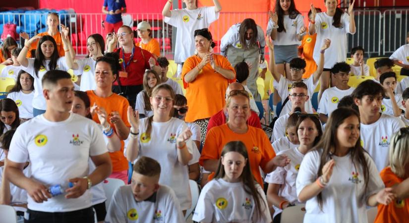 Átadták a stafétát, új önkéntesek szervezik az ÁGOTA Tábort, idén kapásból kettőt is – galériával
