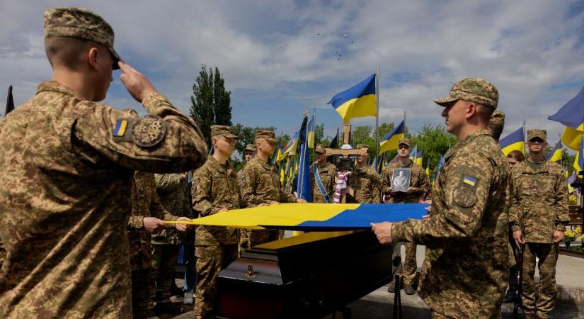 A végét járja az ukrán haderő: már az idős embereket is a frontra viszik