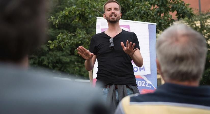 Roma zenészek zavarták meg Gulyás Márton műsorát