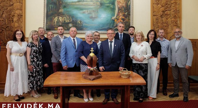 Trianoni emléknap Tatán az összetartozás jegyében