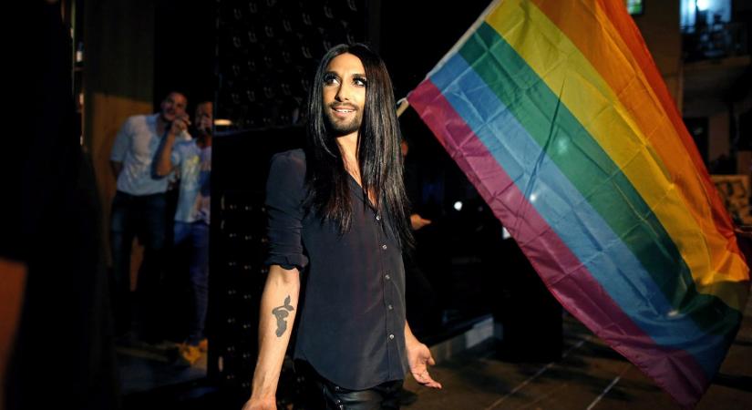 Conchita Wurst, a Linke társelnöke és más német közszereplők nyílt levélben szólítják fel az EU-t a Budapest Pride megvédésére