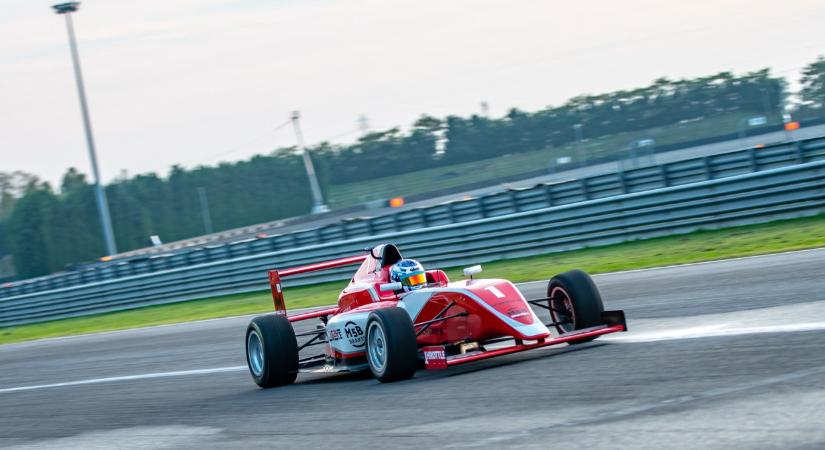 Ilyen nincs! Méregdrága Ferrarit árverezett el a NAV: kitől foglalhatták le?