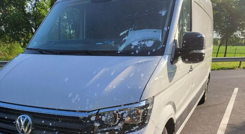 Durva, mivel szórakoznak most az M3-ason, súlyos baleset is történhetett volna