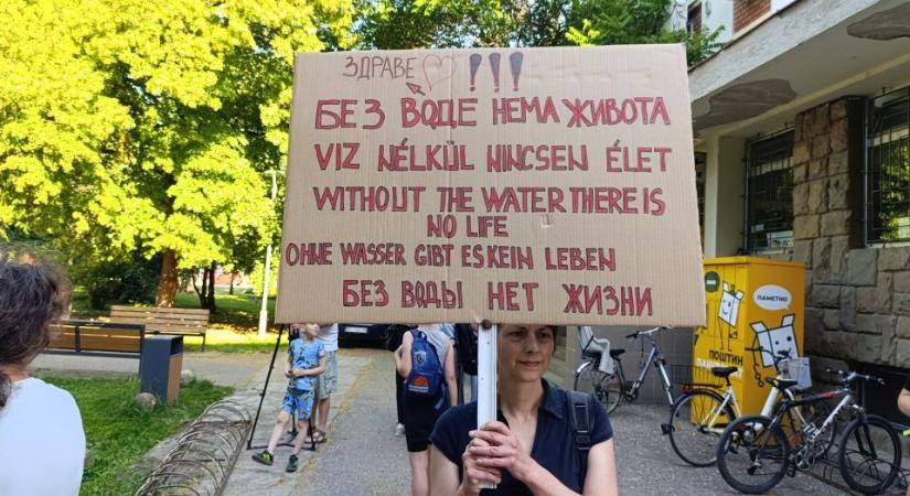 A mérgezett víz miatt tüntettek Temerinben