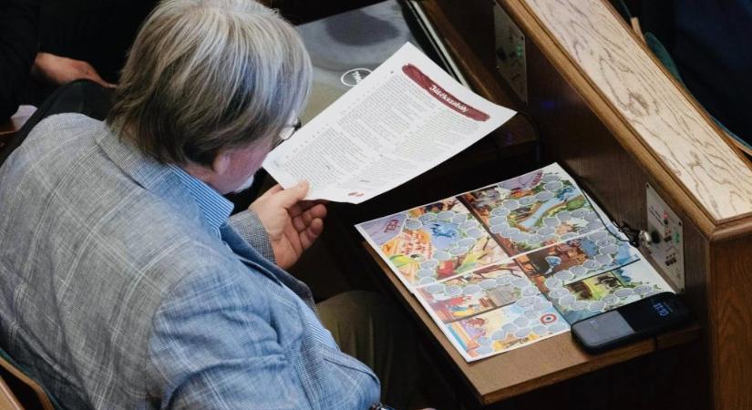 Dézsi Csaba társasjátékozott a győri közgyűlésen