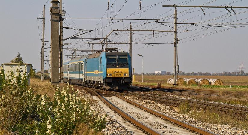 A MÁV megkezdte az utasok kártérítését: ennyi pénzt kaphatnak vissza a késések után