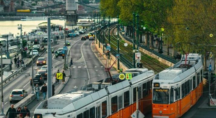Megáll Budapest – Tízperces közlekedési leállás jön pénteken