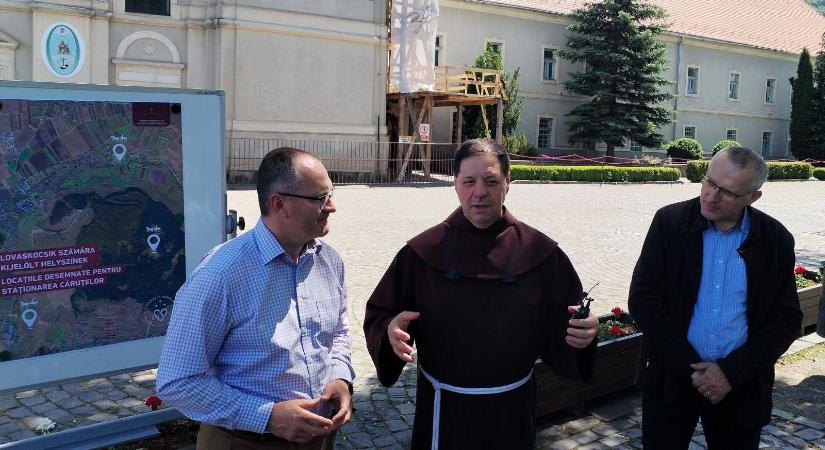 Forgalomkorlátozások, parkolási zónák – praktikus tudnivalók a csíksomlyói búcsúra érkezőknek