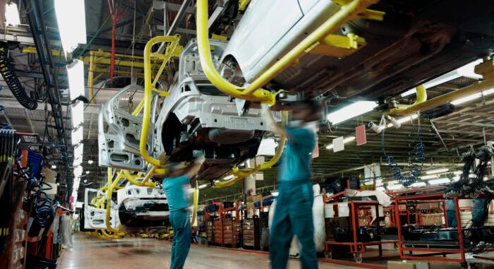 Kiderült hogy loptak ki 900 összerakott motort egy autógyárból
