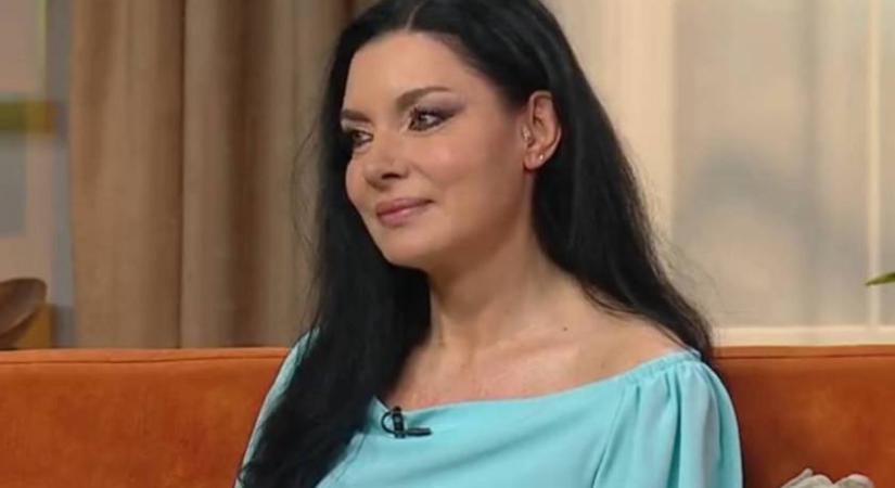 Gregor Bernadett kisebbik fia is már 19: Álmos mosolya, mint a filmsztároké