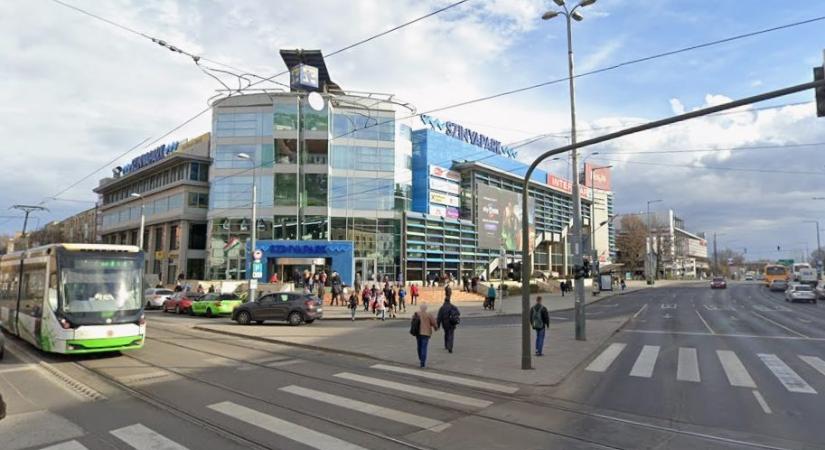 Négy és fél évet kapott a férfi, aki kifosztott egy haldokló embert a Szinvapark előtti buszmegállóban
