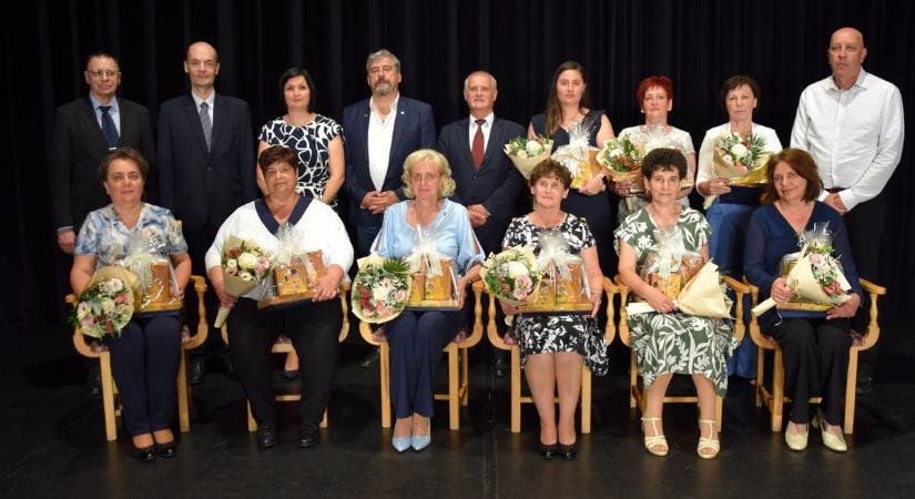 Tanítanak, nevelnek, személyiséget csiszolnak – A pedagógusokat köszöntötték a zalai városban