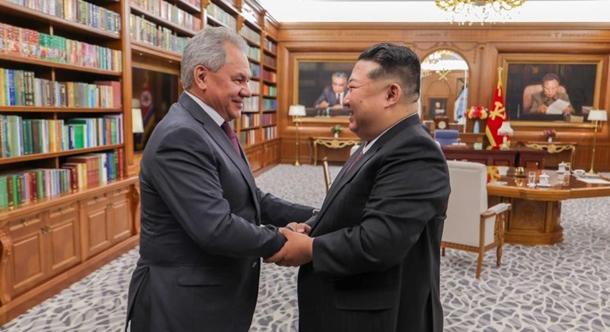 Kim Dzsongün feltétel nélküli támogatást ígért Putyinnak