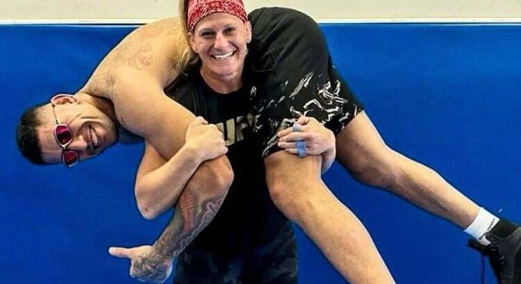Videó: Alex Pereirát is simán levitte a földre edzésen Kayla Harrison - TD