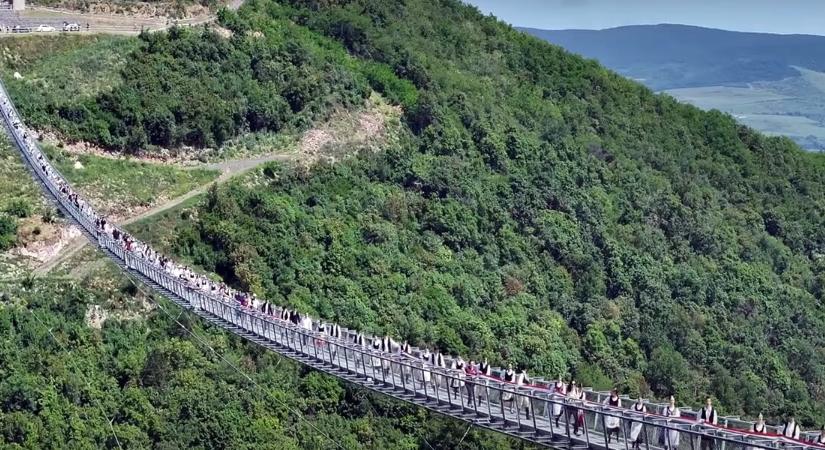 Elképesztő, mit műveltek ezek a magyar fiatalok Trianon évfordulóján: kilométereken át tartott a megható akció!