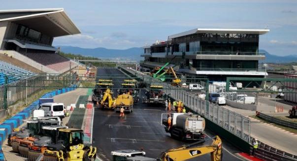 Új aszfaltborítást kapott a Hungaroring célegyenese