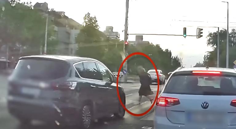 Elütöttek egy villamoshoz igyekvő gyalogost a Hungária körúton